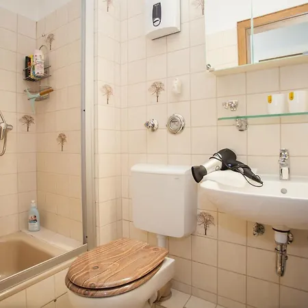 Apartment Am Roten Kreuz 11-S *