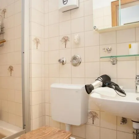 Apartment Am Roten Kreuz 11-S *
